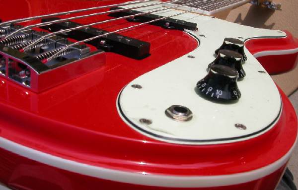 http://guitarsandaudio.com/extras/06GASpictures/WilsonBros/VMB75red/zVMB75rednobs.jpg