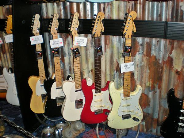 http://guitarsandaudio.com/extras/2010NAMM/thursday/zFender.JPG