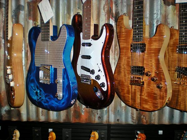 http://guitarsandaudio.com/extras/2010NAMM/thursday/zFender.JPG