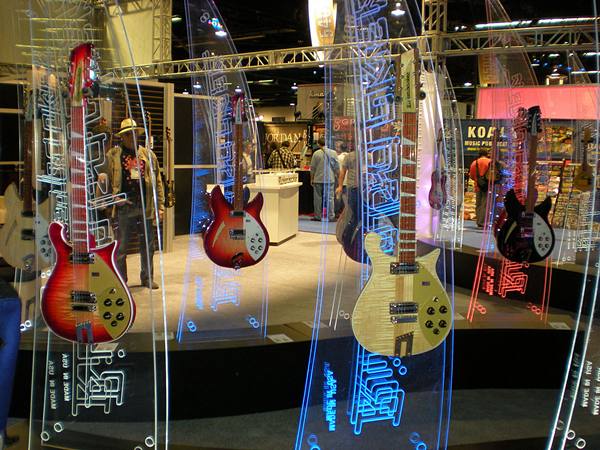 http://guitarsandaudio.com/extras/2010NAMM/thursday/zRic.JPG